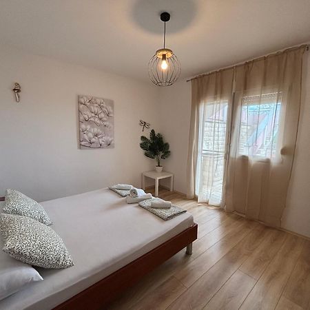 Guest House With Pool Ante Vrsi Bagian luar foto